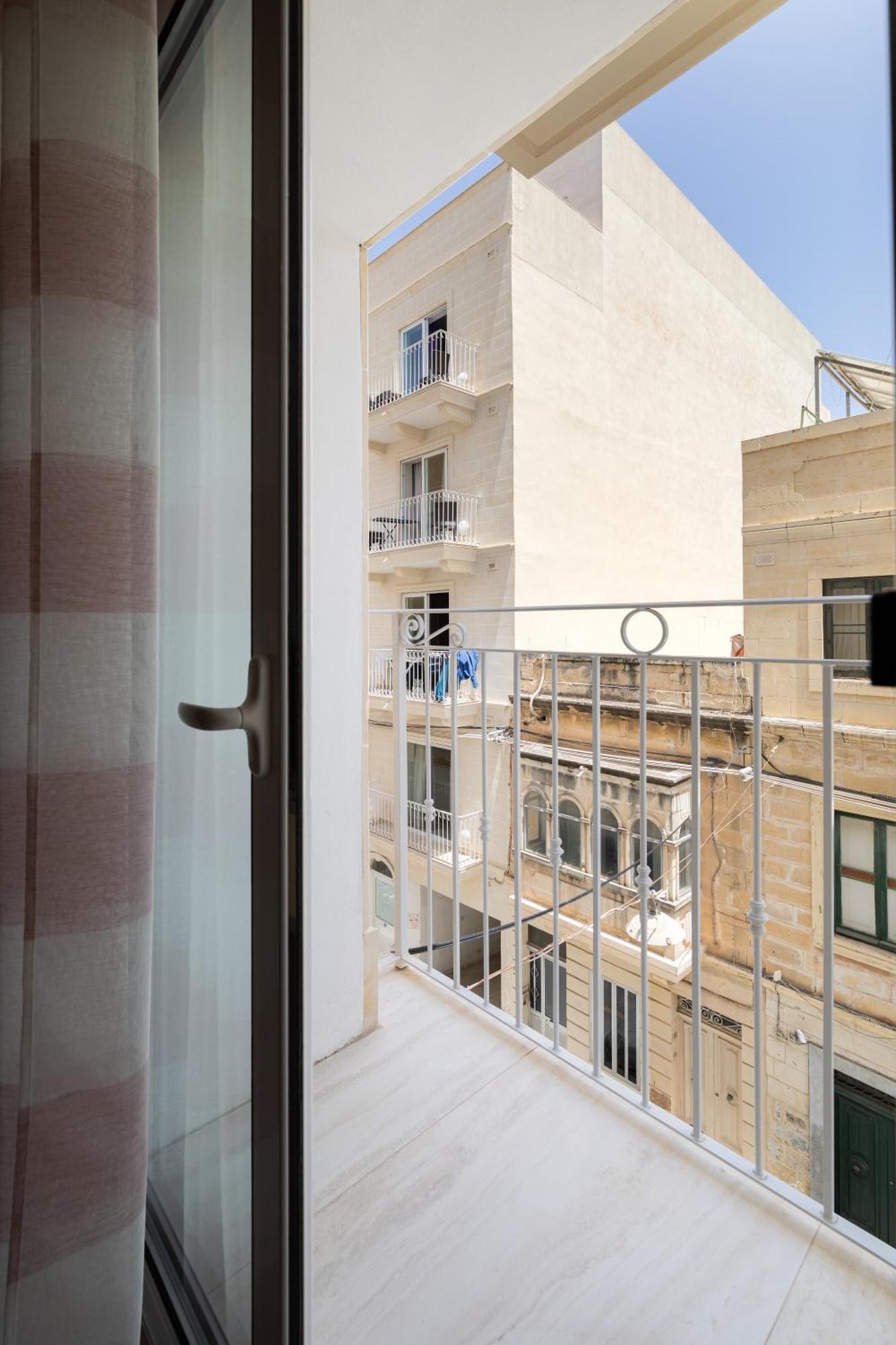 Edka Suites - Modern Sunlit 2Bd Apartments With Balconies - Close To Sliema Promenade, St Julian'S & St Georges Bay 그지라 외부 사진